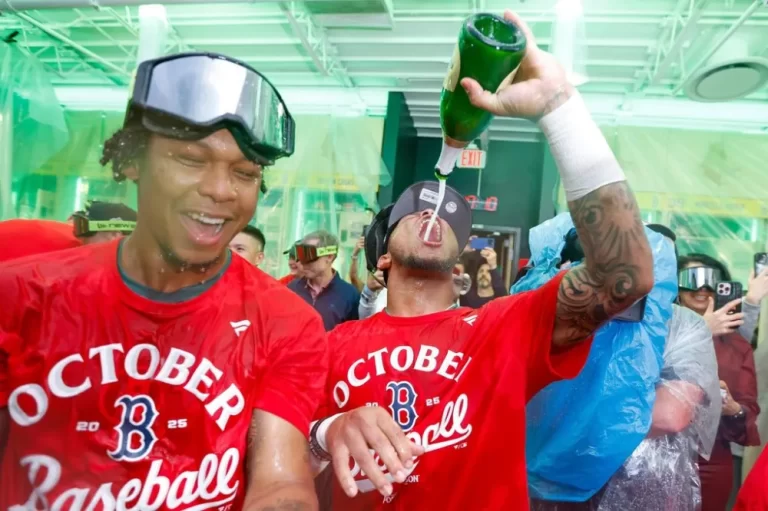 Red Sox secures its place in the playoffs with an impressive triple