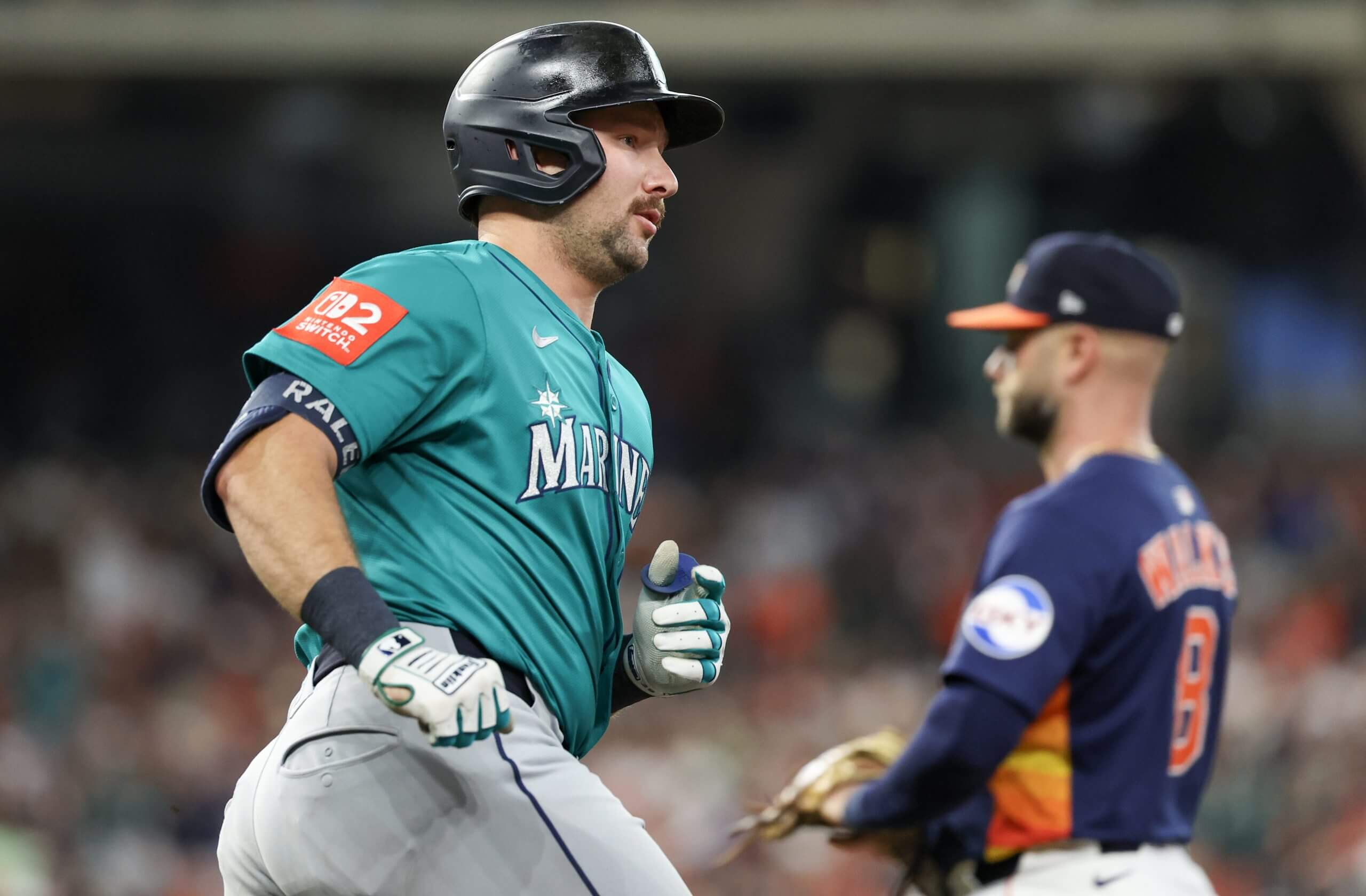 The Mariners complete a sweep against the Astros
