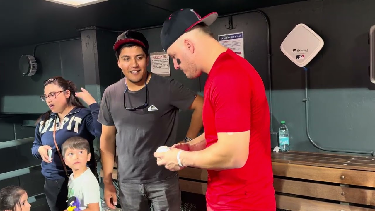 The Unique Request of the Fan Who Caught Mike Trout's 400th Home Run