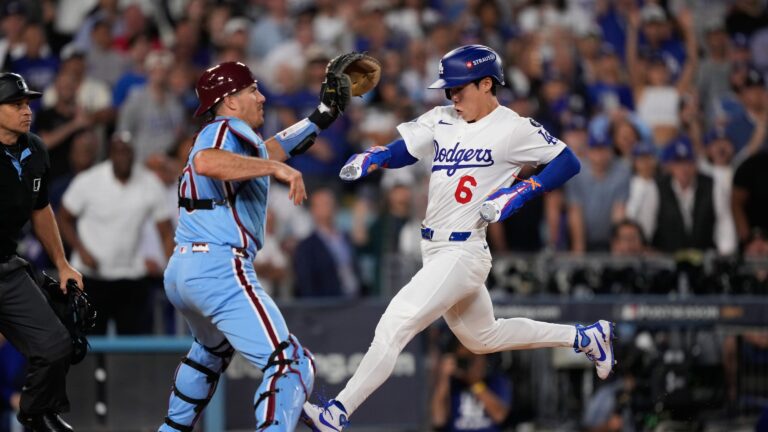 Dodgers defeat Phillies with unexpected error