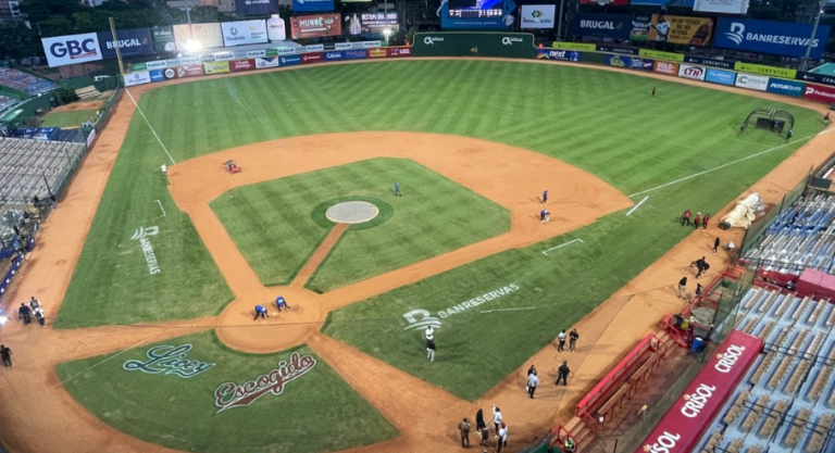 Opening Day of the 72nd Season: Licey and Escogido Face Off in a Baseball Classic